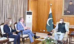 President urges foreign investors to benefit from Pakistan’s liberal investment regime