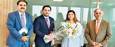 Former President ICCI presenting bouquet to Secretary BOI
