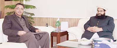 M Azfar Ahsan meeting with Maulana Tahir Ashrafi