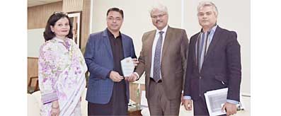 M Azfar Ahsan with Chairman APCCMA