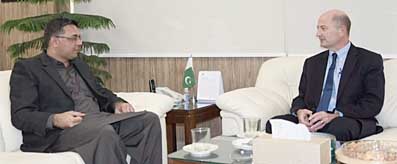 M Azfar Ahsan meeting with Charles Schneider