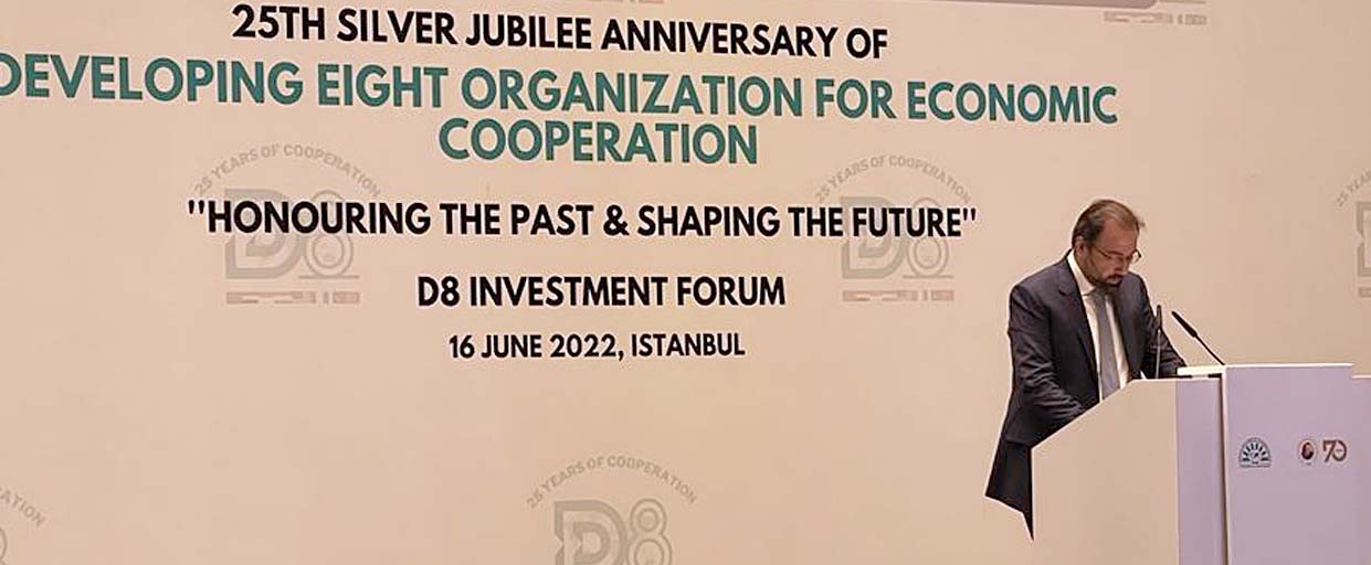 Chaudhry Salik Hussain addressing in D-8 Investment Forum