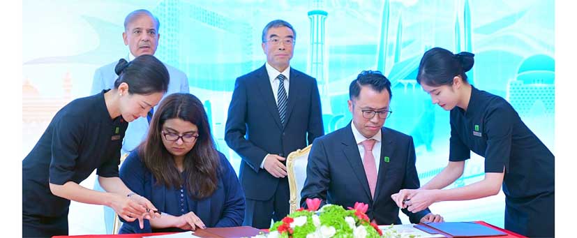 PM Shehbaz Sharif witnesses the signing agreement between Pak-MoITT & Huawei